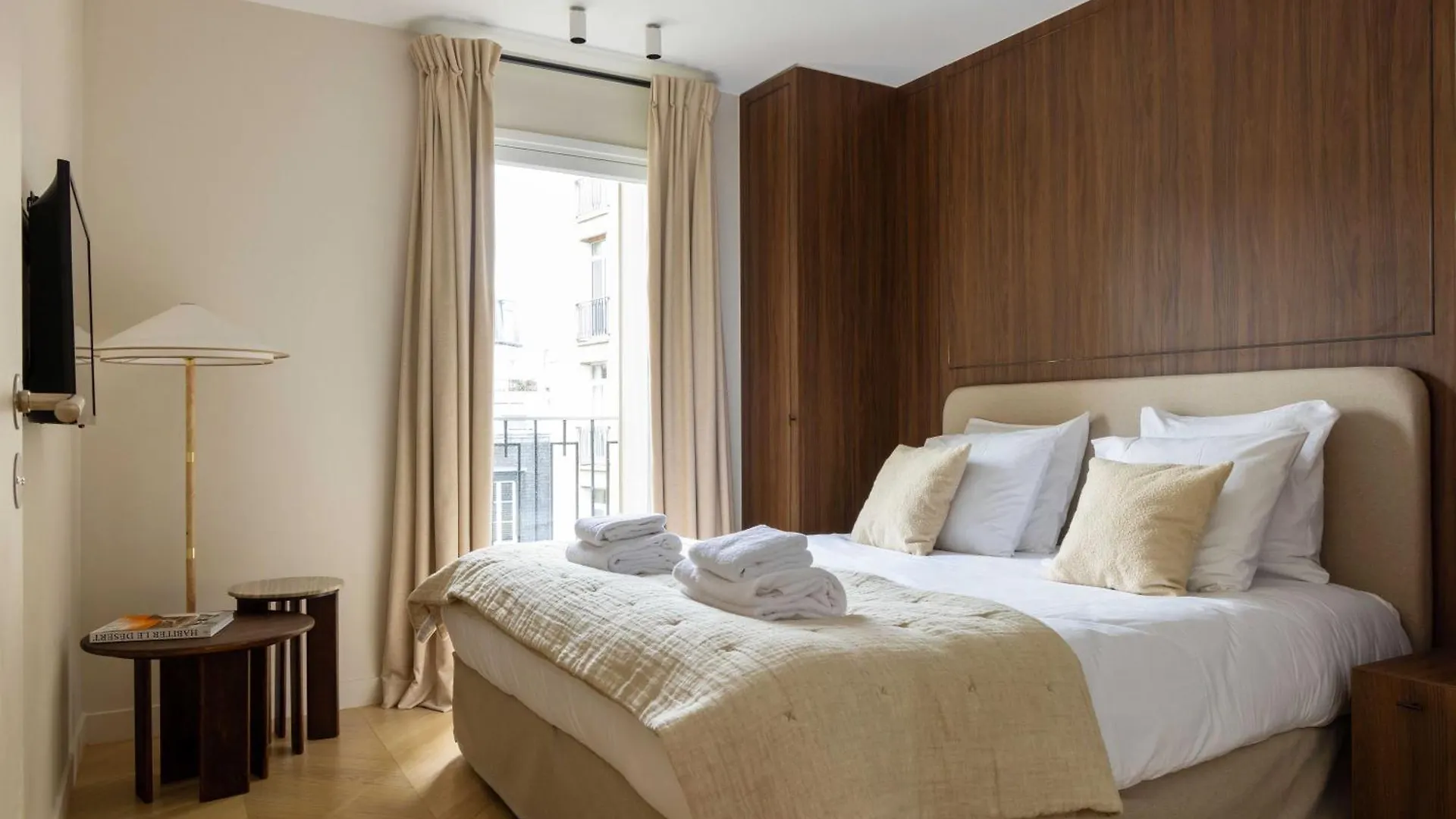 Spacious Apartment - 3Br-8P - Eiffel Tower Paris France